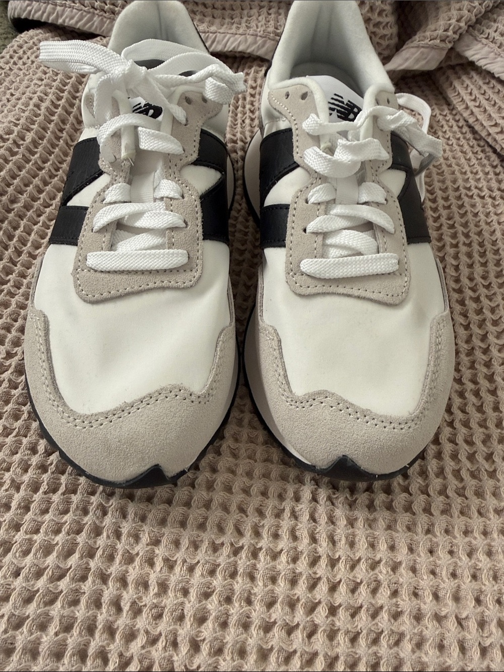 New Balance 237 White Grey Black Running Sneakers Shoes 7 - Picture 6 of 7